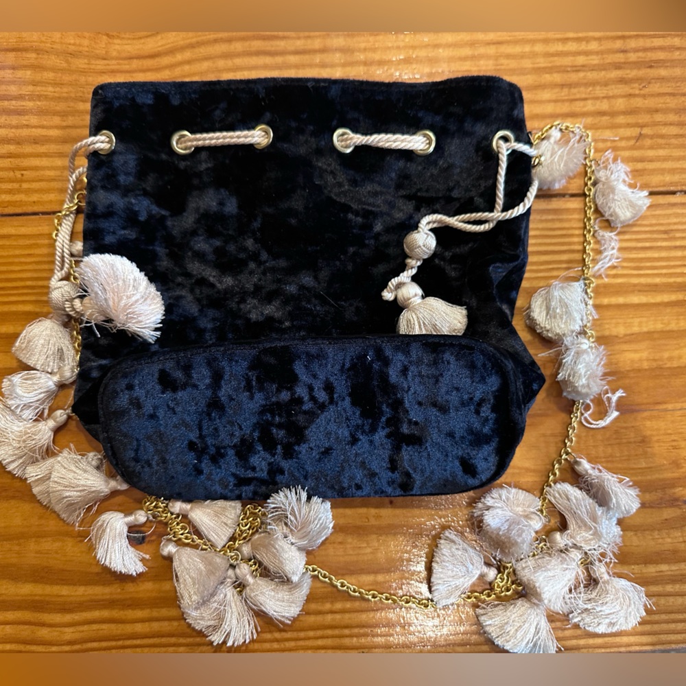 Kayu Velvet Tassle Pouch